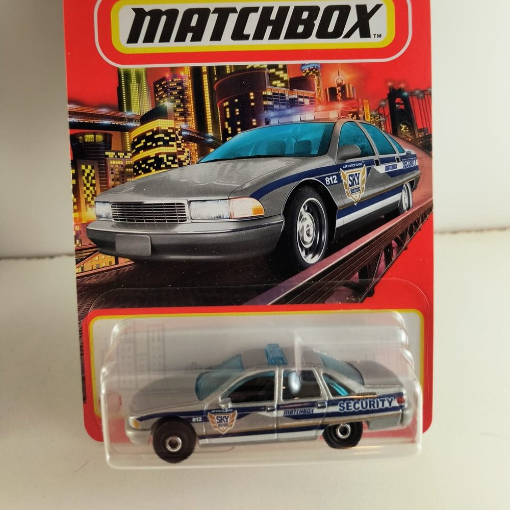 B1  Matchbox chevy caprice classic police  with shipping protector b1